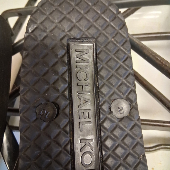 Michael Kors Black Flip Flops Size 10 - Picture 5 of 8